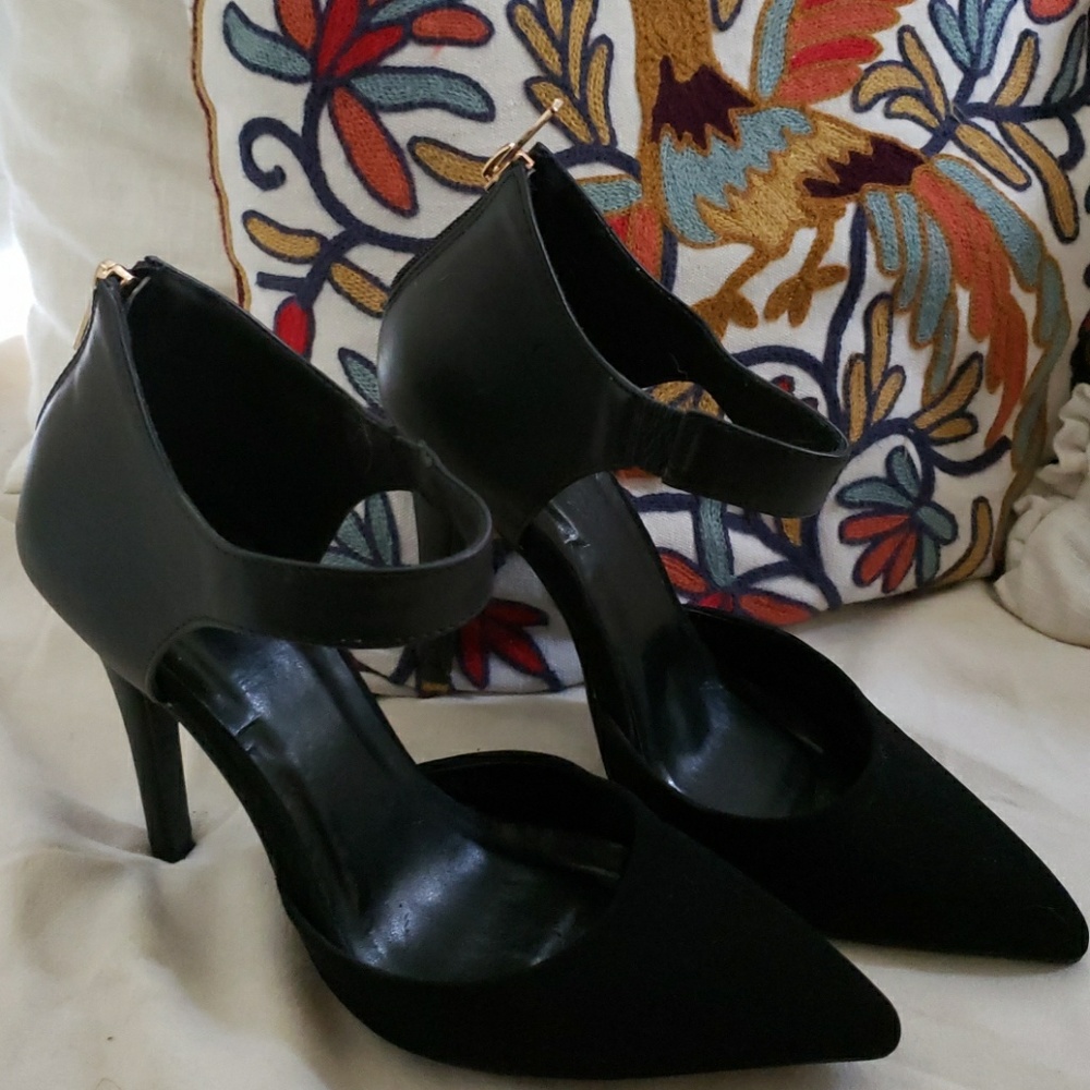 D heels shoes